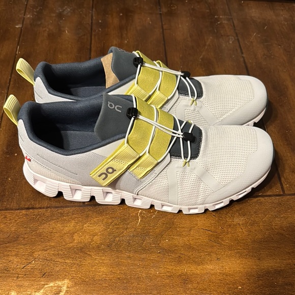 New in box On Running gray and Yellow Sneakers - Picture 5 of 8